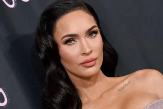 Megan Fox em um evento de estreia do filme do seu noivo