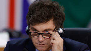 Milei acusa Maduro de “sequestro” após prisão de agente argentino na Venezuela