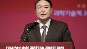 Yoon Suk-yeol, presidente da Coreia do Sul, revoga lei marcial após pressão do parlamento