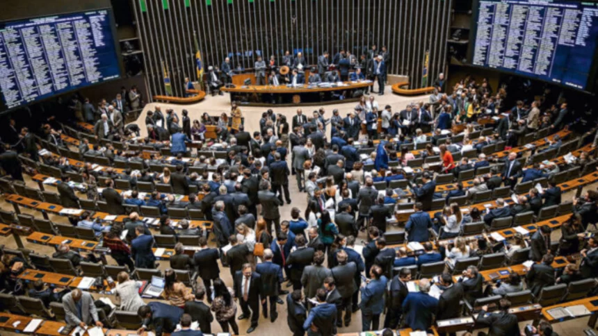 Foto tirada do plenário da Câmara dos Deputados em visão panorâmica