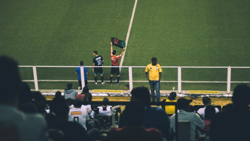 Foto destaque: Campo de futebol (Reprodução/Maurício Mascaro)