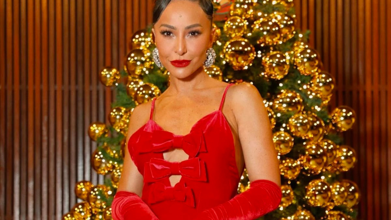 Sabrina Sato exibe look de Natal