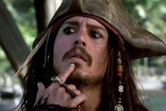 Johnny Depp como Capitão Jack Sparrow na franquia 'Piratas do Caribe'