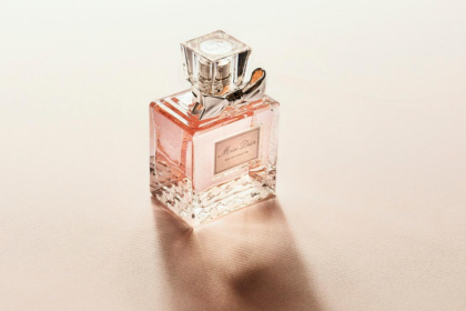 Foto destaque: perfume (reprodução/Jessica Weiller/Unsplash)