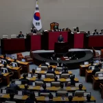 Parlamento aprova impeachment do presidente Yoon Suk Yeol