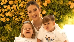 Filha de Virginia, tenta ir à praia sozinha e é flagrada pela mãe, durante viagem às Bahamas