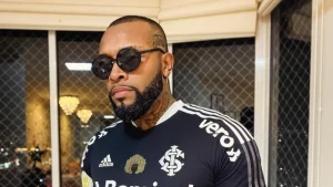 Nego Di recebe advertência da justiça após aparecer em rede social