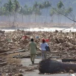 Destruição após o tsunami de 2004 na Tailândia