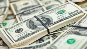 Dólar cai com aprovação de Pacote Fiscal e leilões do Banco Central