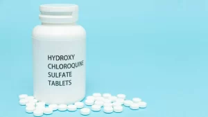 Estudo sobre eficácia da cloroquina contra COVID-19 é invalidado pela revista que o publicou