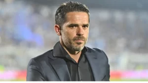 Técnico Fernando Gago pede contratação de Leo Pereira