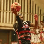 O Flamengo estreou com vitória na Basketball Champions League Americas, derrotando o Boca Juniors por 70 a 69 em um jogo emocionante no Tijuca Tênis Clube.