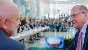 Preço do dólar deve cair com aprovação de medidas da reforma tributária