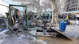 Grande incêndio atinge vila de Natal em Nova York