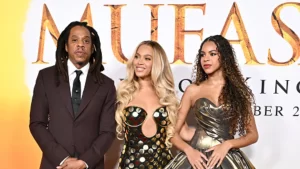 Jay-Z faz aparição ao lado de Beyoncé e Blue Ivy após ser acusado de estupro