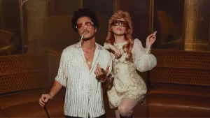 Lady Gaga e Bruno Mars: dupla volta ao Top 10 da Billboard