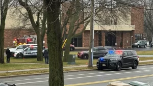 Atirador deixa ao menos 2 mortos em escola no Wisconsin
