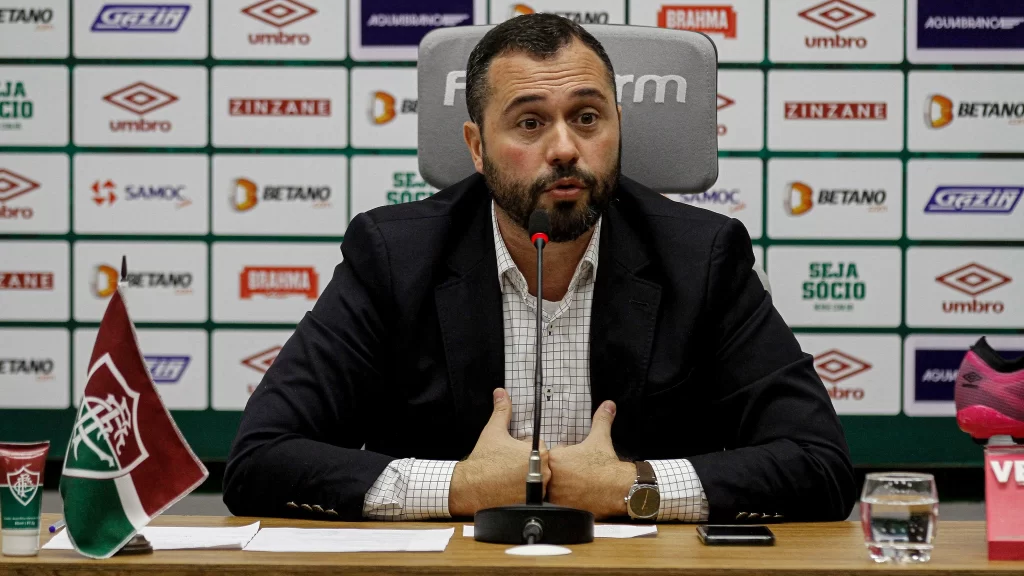 Presidente do Fluminense, Mario Bittencourt durante coletiva de imprensa