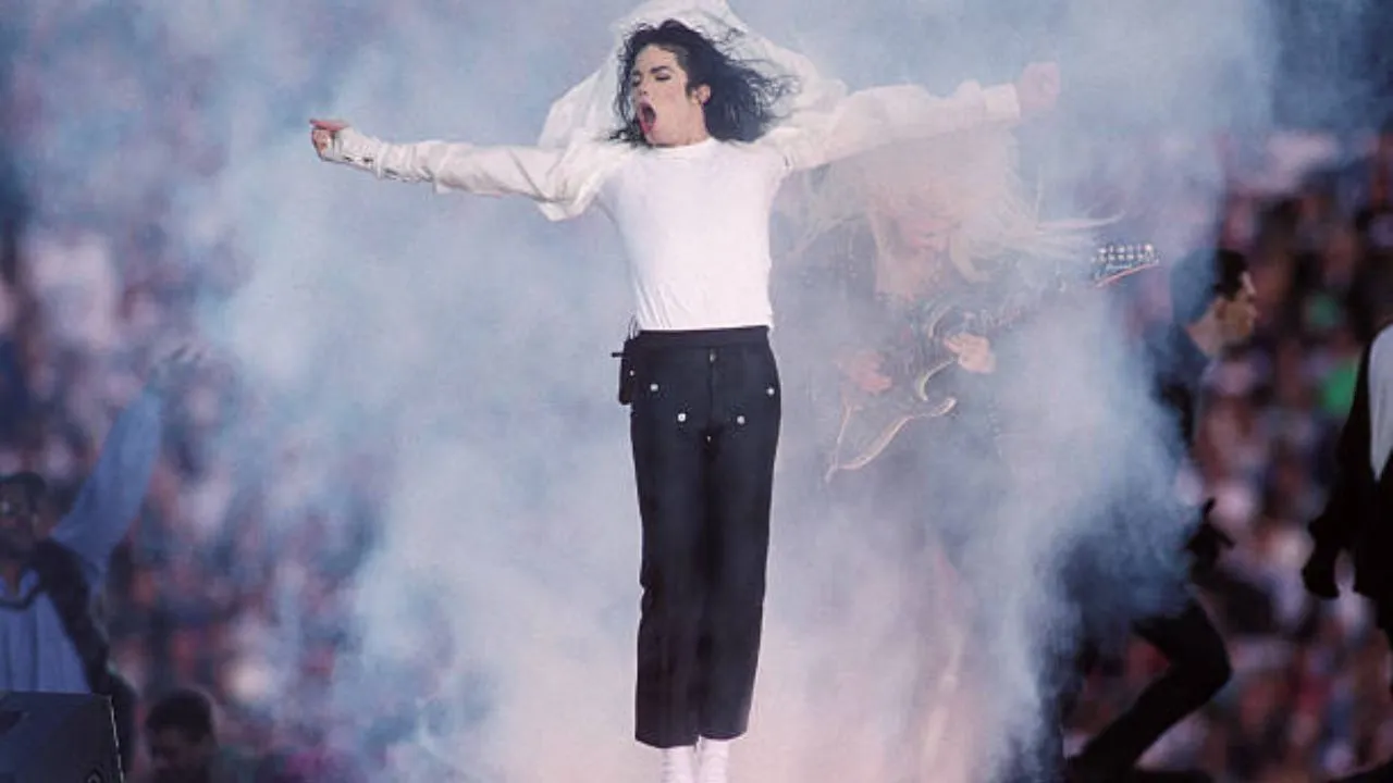 Michael Jackson performando em show