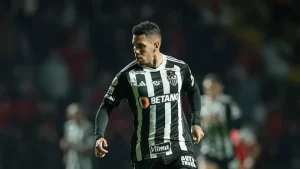 Atlético-MG cogita vender Paulinho para o Palmeiras