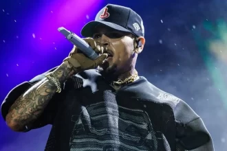 Chris Brown faz apresentação em São Paulo e ‘voa’ no palco