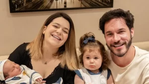 Eliezer celebra o primeiro mês de vida do filho no hospital