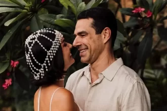 Isis Valverde e Marcus Buaiz celebram amor e saúde em Fernando de Noronha