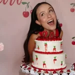 Larissa Manoela celebra seu aniversário de 24 anos