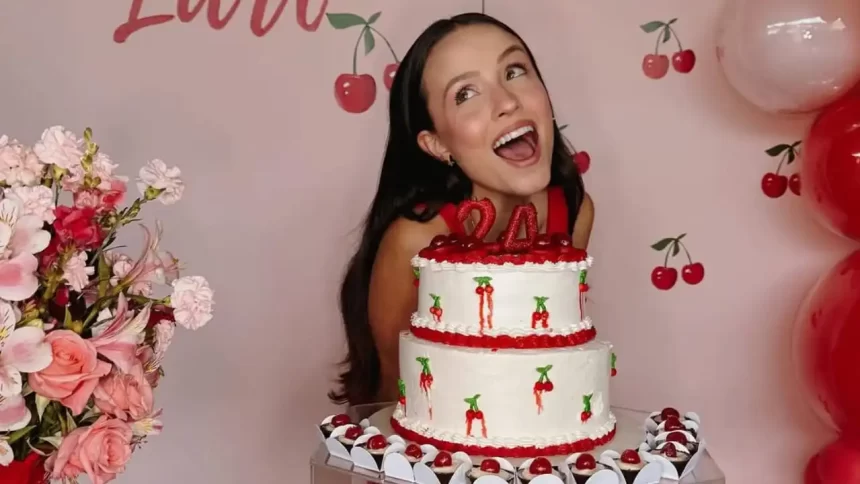 Larissa Manoela celebra seu aniversário de 24 anos