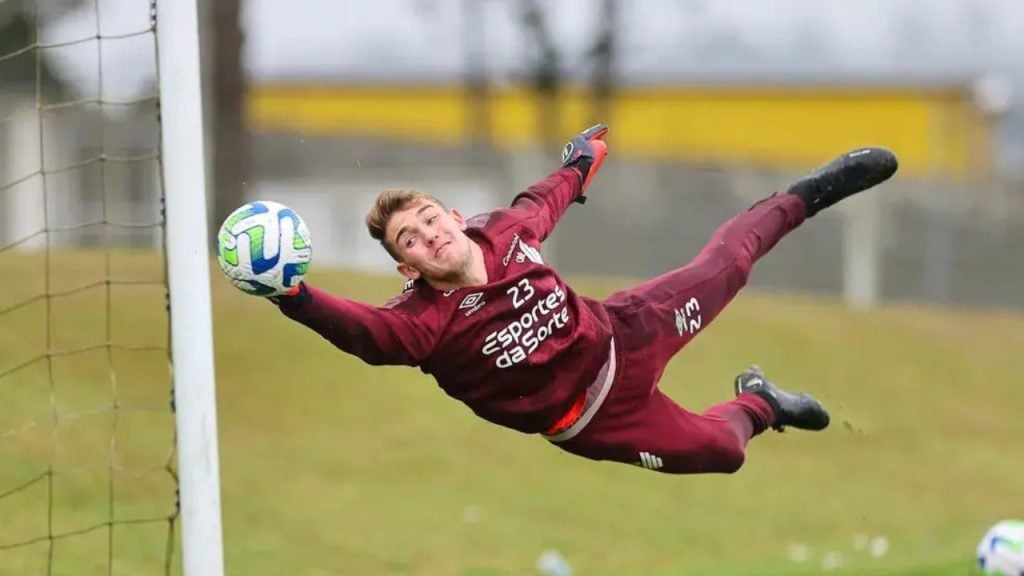 Botafogo busca Léo Linck, do Athletico, como novo goleiro após saída de Gatito