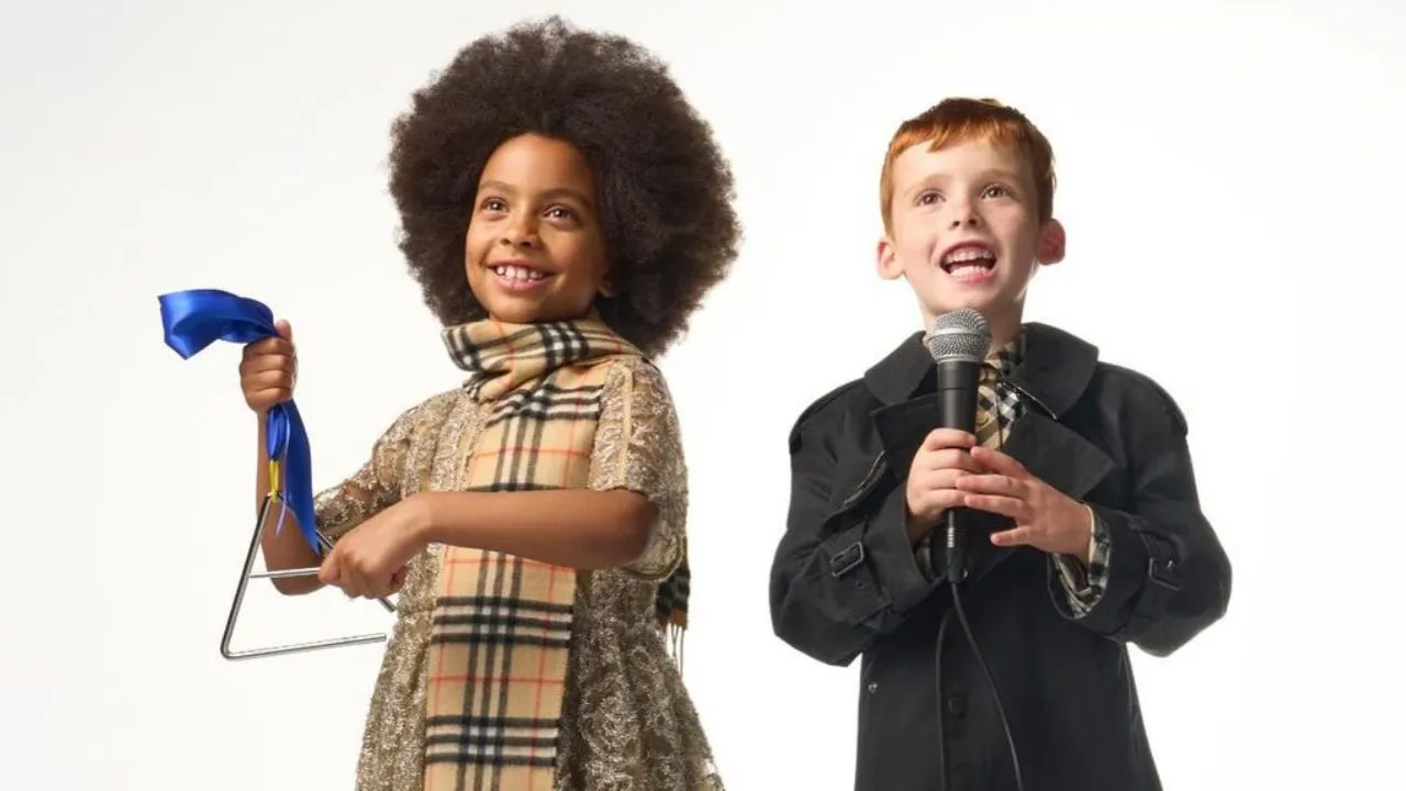 Campanha da grife Burberry para nova coleçã infantil feita com tecidos de coleções antigas