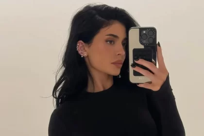 Ear cuff conquista novamente as passarelas, as celebridades e o público