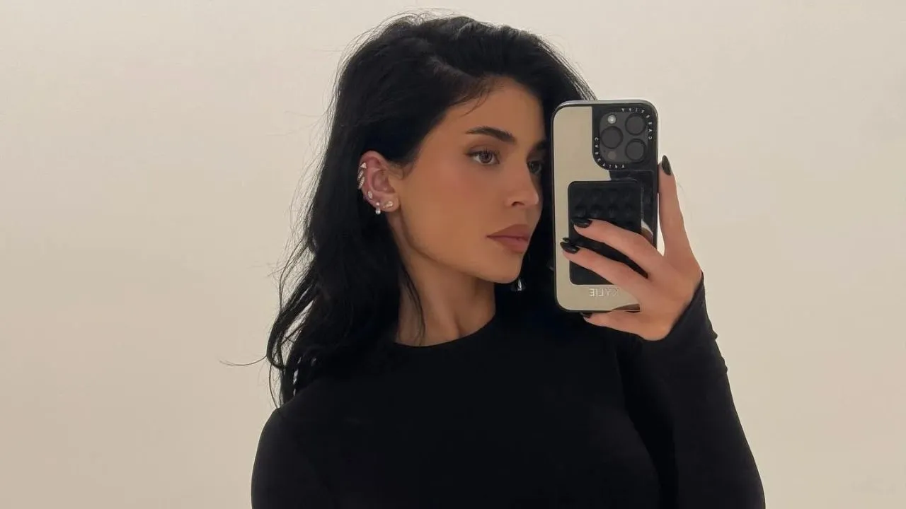 Ear cuff conquista novamente as passarelas, as celebridades e o público