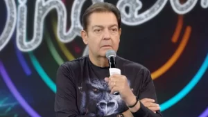 Faustão reaparece em homenagem a Boni