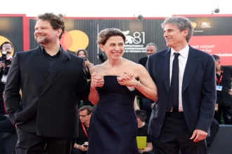 Selton Melo, Fernanda Torres e Walter Salles juntos durante estreia do filme "Ainda Estou Aqui"