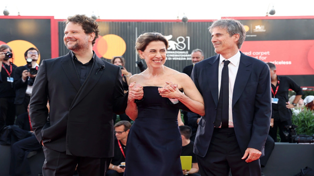 Selton Melo, Fernanda Torres e Walter Salles juntos durante estreia do filme "Ainda Estou Aqui"