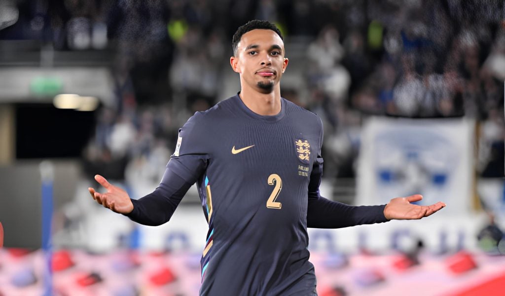 Trent Alexander-Arnold durante jogo da seleção inglesa 