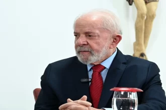 Lula passa por craniotomia