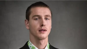 Harris Dickinson comenta possibilidade de interpretar John Lennon nos cinemas