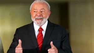 Novo boletim médico diz que Lula está “lúcido, conversando e passou a noite bem”