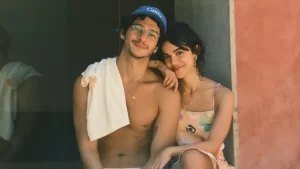 Manu Gavassi compartilha momentos em viagem com noivo