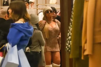 Mariah Carey exibe look luxuoso durante férias em Aspen