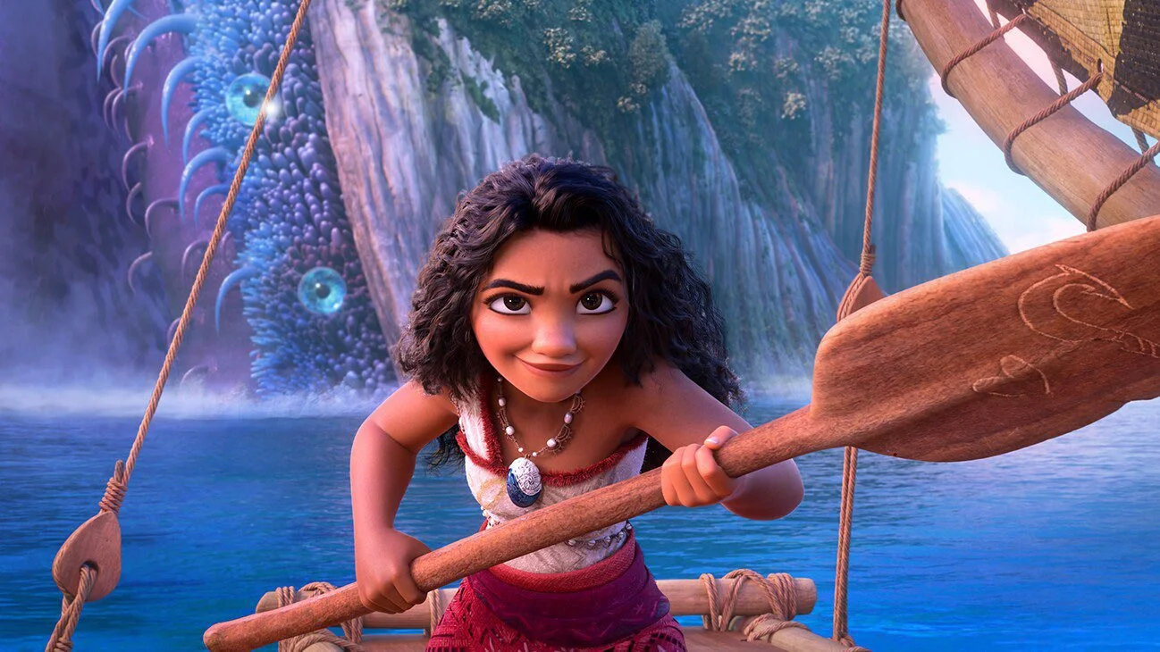 Moana encarando o horizonte enquanto navega em arte oficial de novo filme