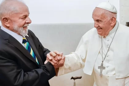 Presidente Lula parabeniza Papa Francisco pelos 88 anos: “exemplo de vida”