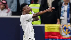 Vini Jr. comemora prêmio de melhor do mundo conquistando mais um título pelo Real Madrid