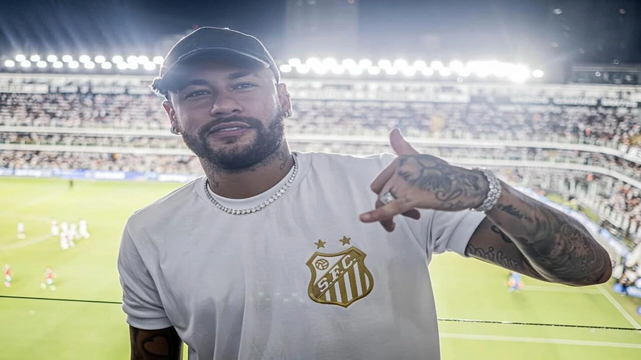 Neymar retorna ao Santos após 12 anos.