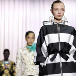 Elegância moderna: Giambattista Valli une sofisticação e conforto na Alta-Costura 2025