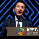 CEO do TikTok, Shou Zi Chew, em discurso válido pela reunião da APEC CEO Summit, realizada em Lima