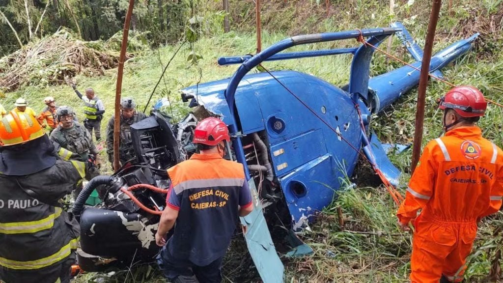 Aeronave em destroços 