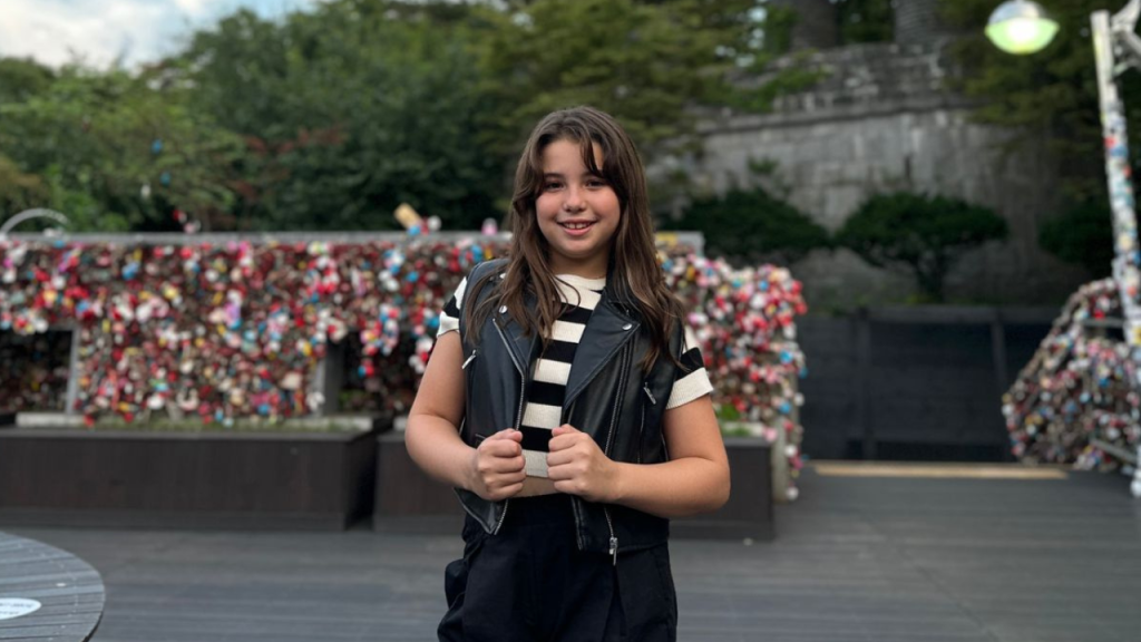 O sonho de viajar para a Coreia do Sul cresce e Sophia Eldo embarca em um novo projeto com a B-Chingus